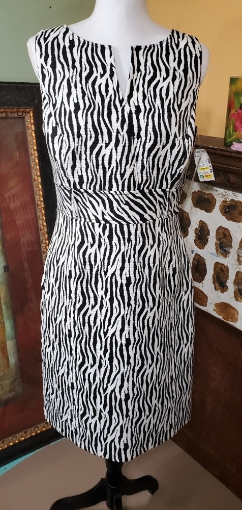 Isabella DeMarco black and white dress